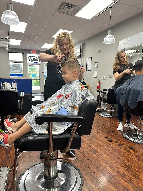 SUPERCUTS — Hair salon in Easton