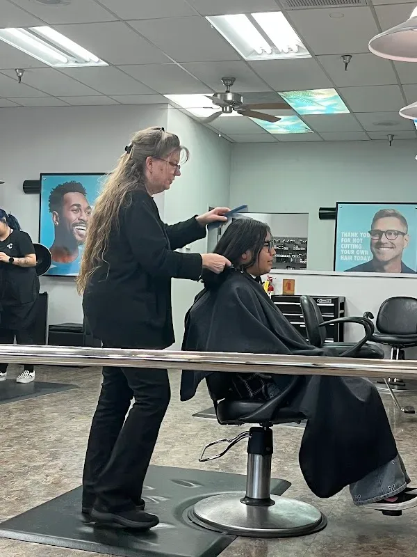 SUPERCUTS — Hair salon in Hesperia