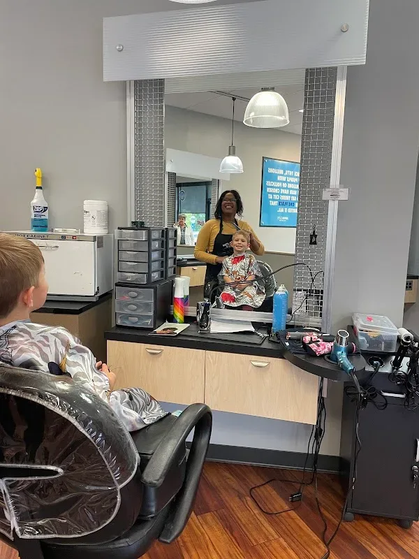 SUPERCUTS — Hair salon in Acworth