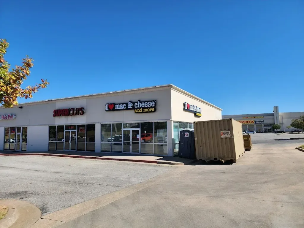 SUPERCUTS — Hair salon in Tulsa