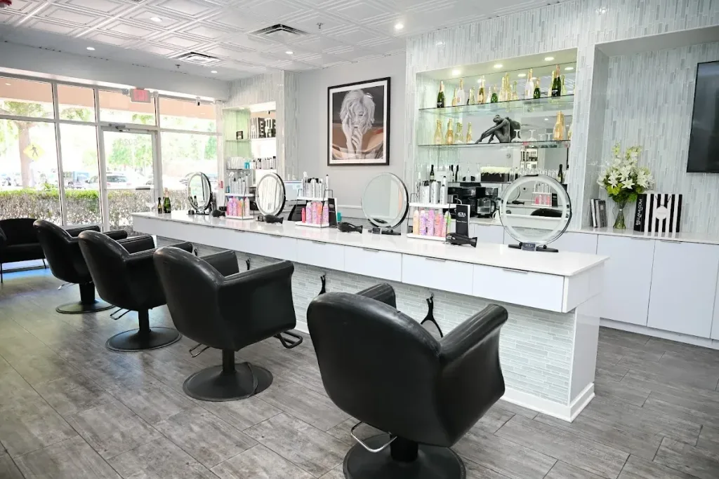 Aura Blow Bar — Hair salon in Orlando