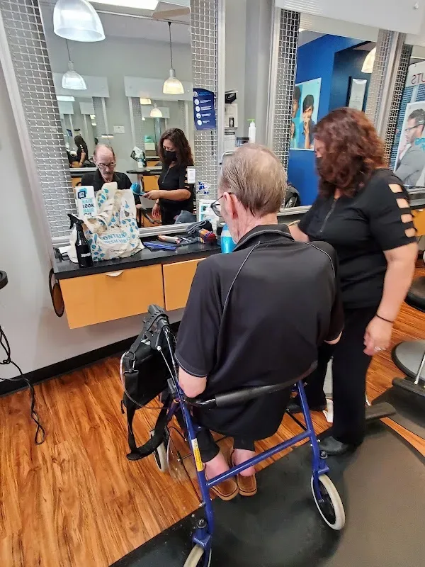 SUPERCUTS — Hair salon in Houston