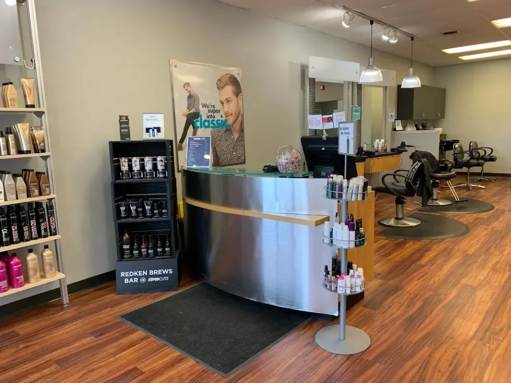SUPERCUTS — Hair salon in Milwaukee