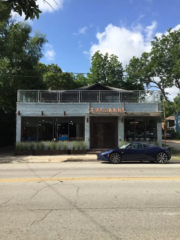 Cutloose — Hair salon in Houston
