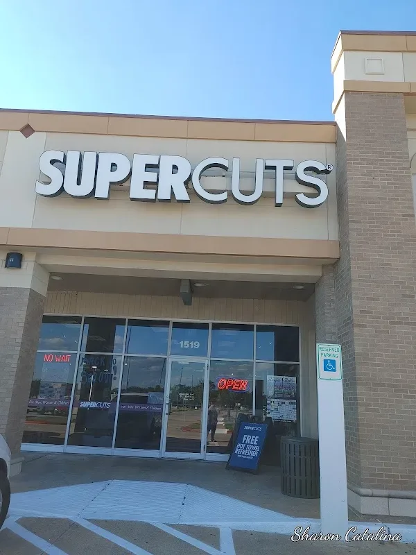 SUPERCUTS — Hair salon in College Station