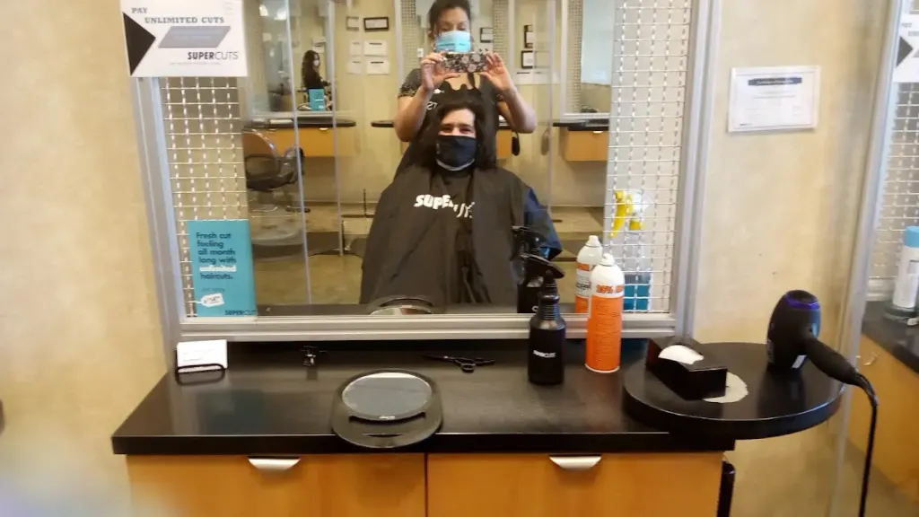 SUPERCUTS — Hair salon in Hollister