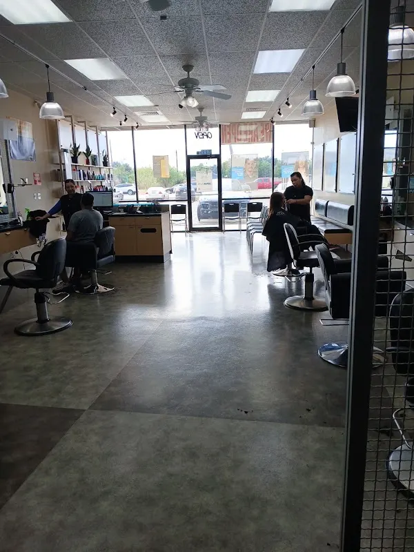 SUPERCUTS — Hair salon in Mission