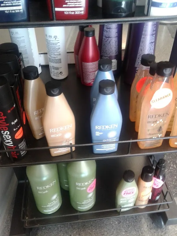 HOLIDAY HAIR — Hair salon in Reynoldsburg