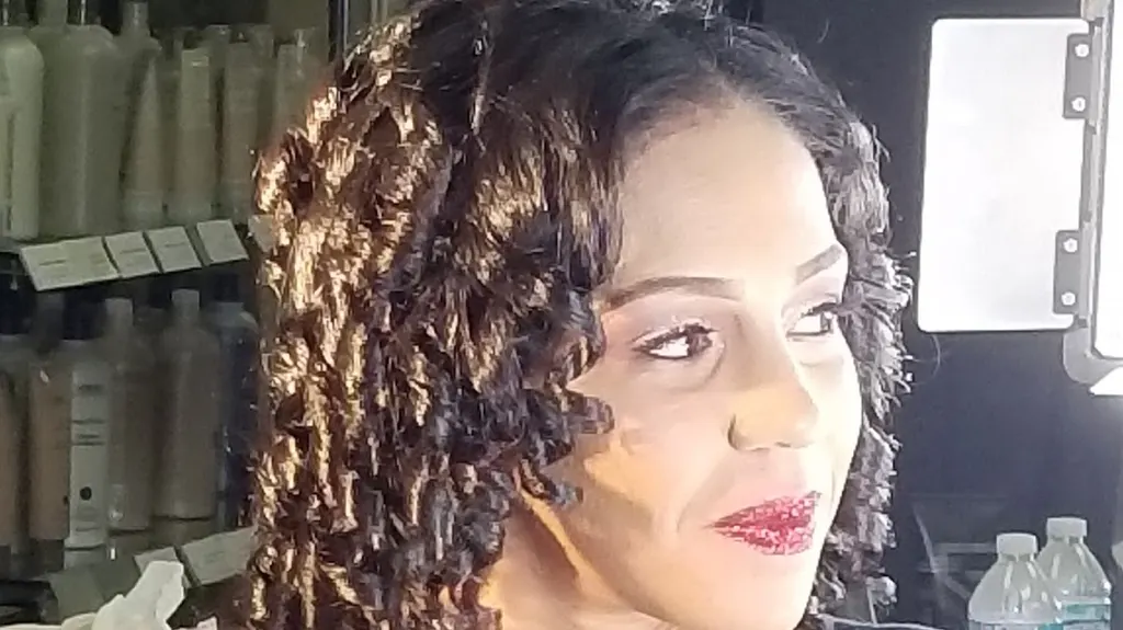 Mena's Hair Design — Hair salon in Chicago