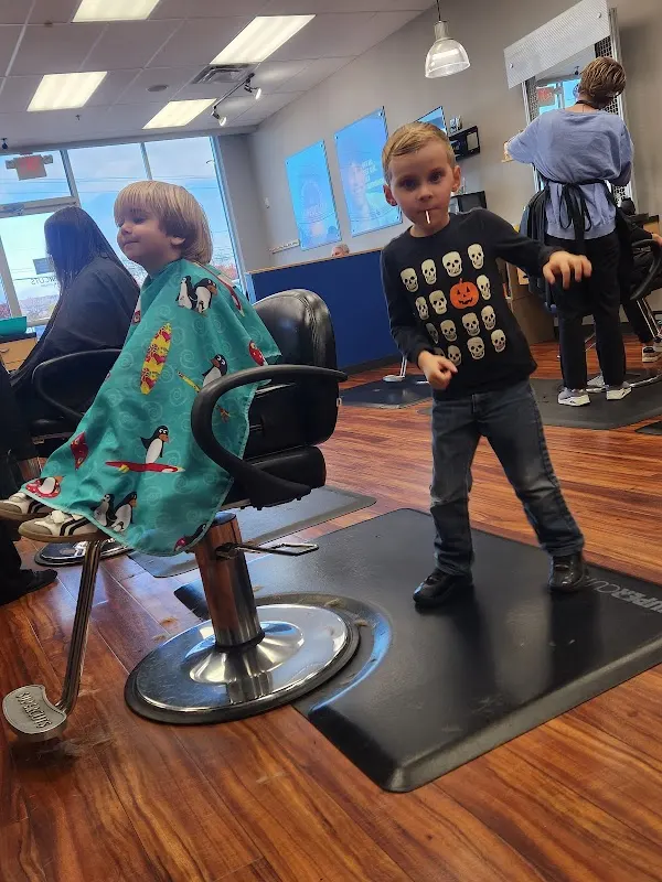 SUPERCUTS — Hair salon in Lewisburg