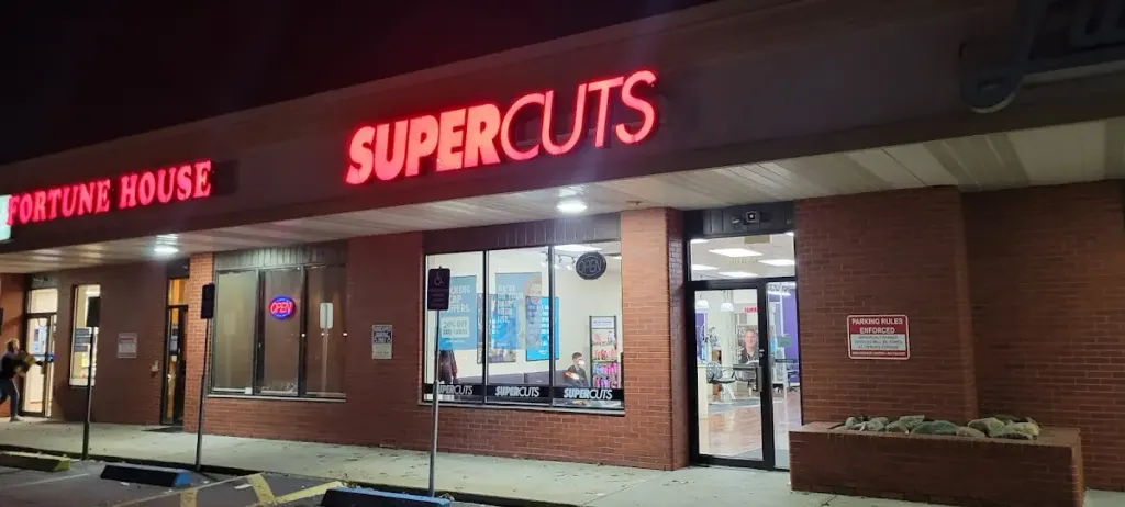 SUPERCUTS — Hair salon in Cumberland