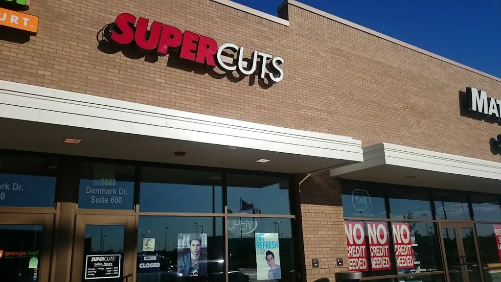 SUPERCUTS — Hair salon in Council Bluffs