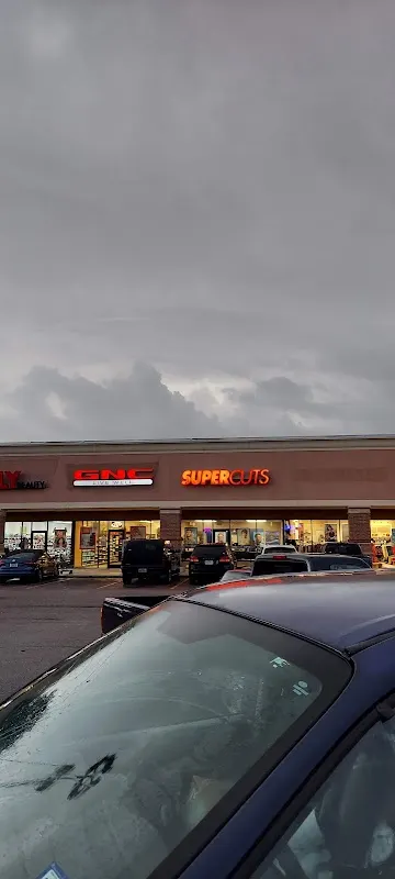 SUPERCUTS — Hair salon in Alvin