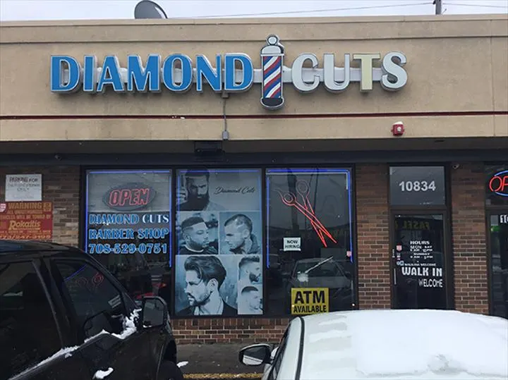 Diamond Haircuts — Hair salon in Oak Lawn