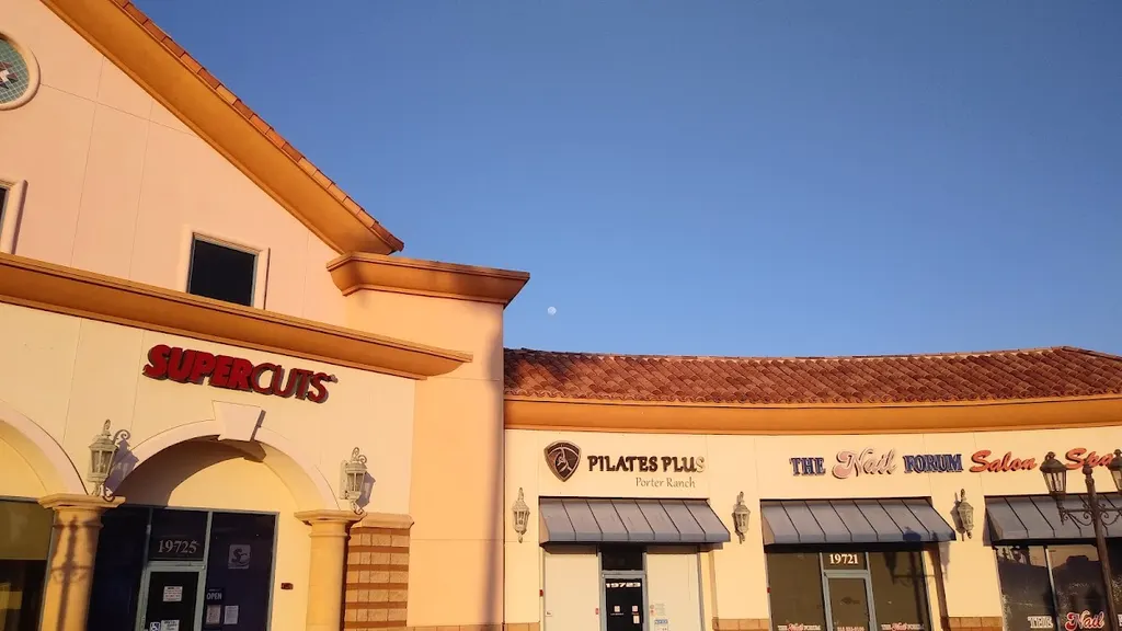 SUPERCUTS — Hair salon in Porter Ranch
