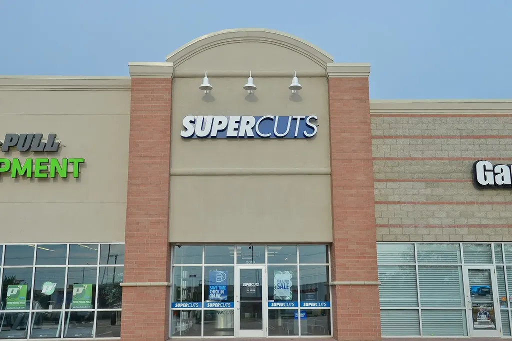 SUPERCUTS — Hair salon in Ankeny