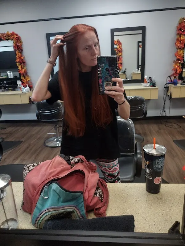 HOLIDAY HAIR — Hair salon in Greencastle