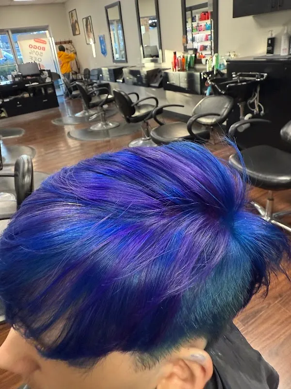 HOLIDAY HAIR — Hair salon in Hamburg