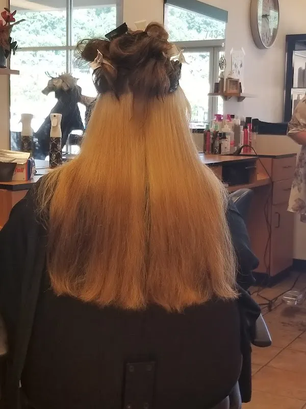 HOLIDAY HAIR — Hair salon in Athens