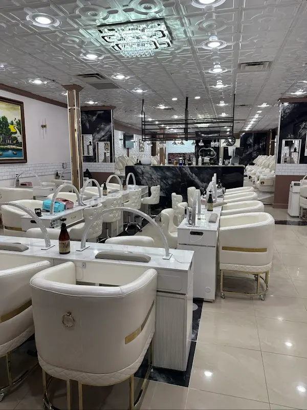 Diamond Nails — Nail salon in Alabaster