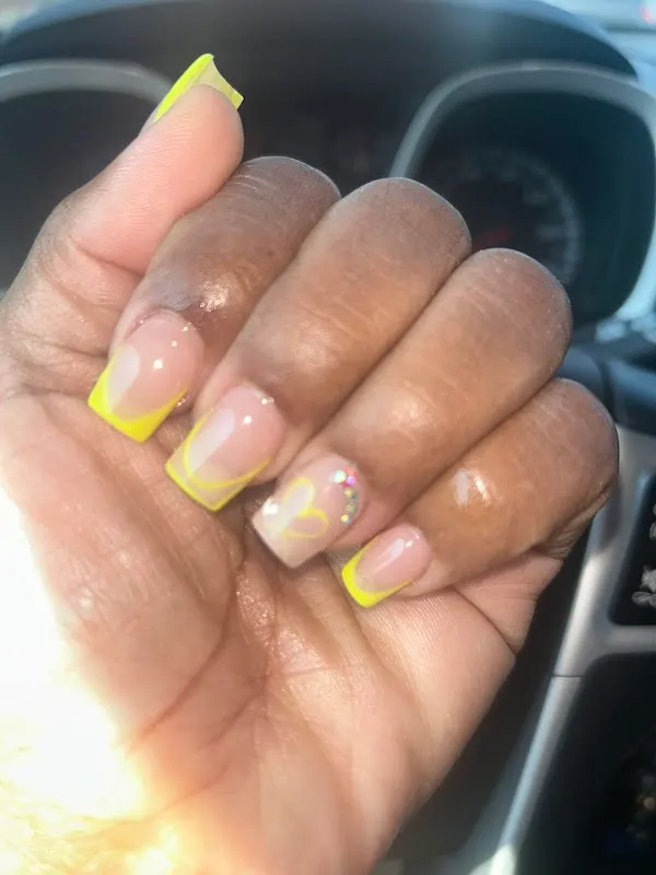 Custom Nails — Nail salon in Detroit