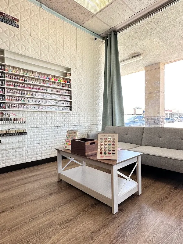 Lux Nails — Nail salon in Cleburne