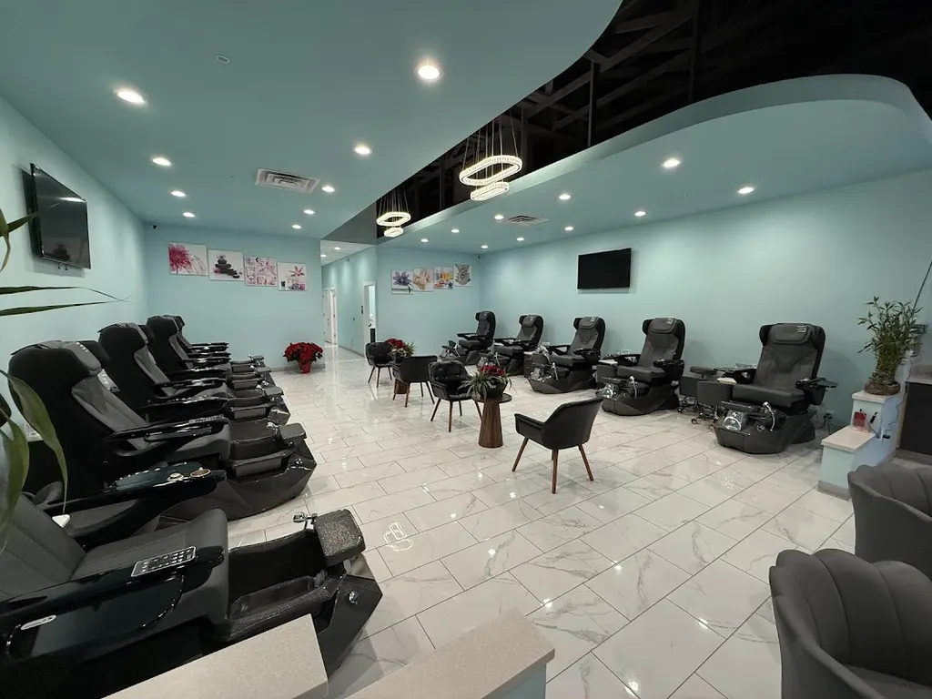 LV Nails & Spa — Nail salon in Hiawatha