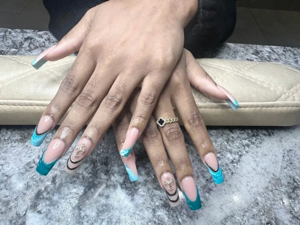4 Season Nails Spa — Nail salon in Clarksville
