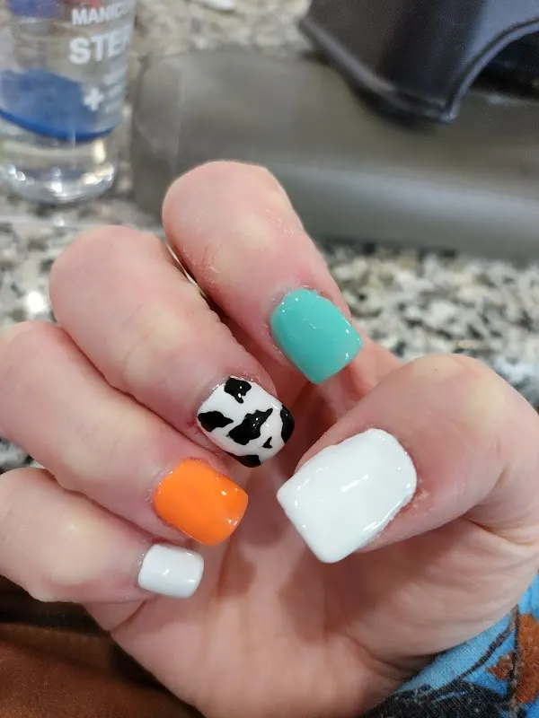 Lee Nails — Nail salon in Harrisburg