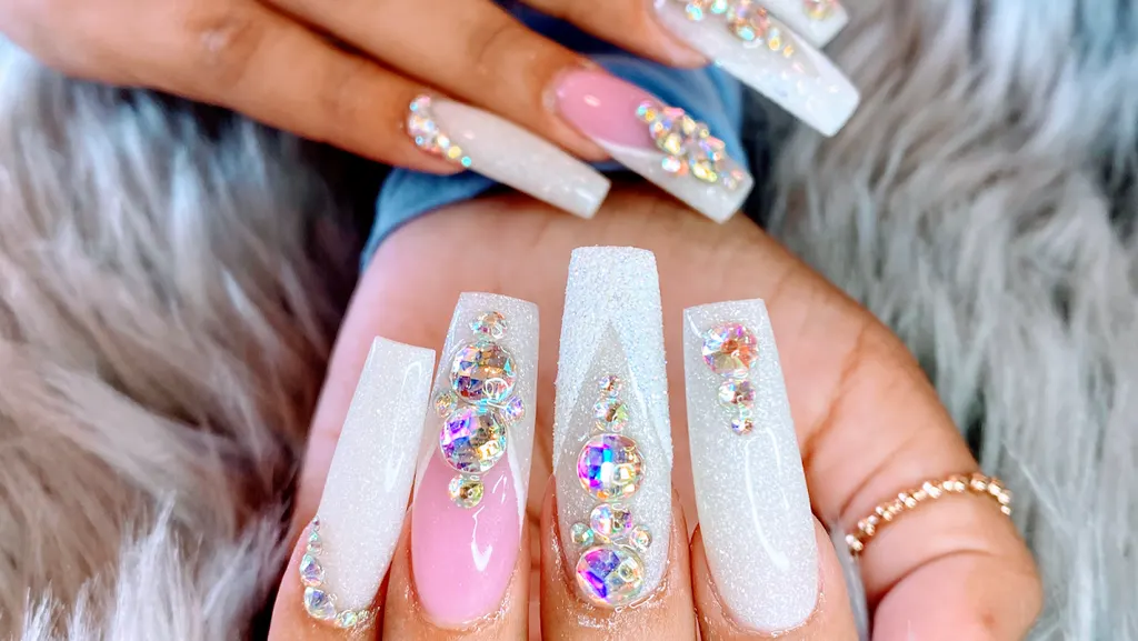 Famous Nails — Nail salon in Savannah