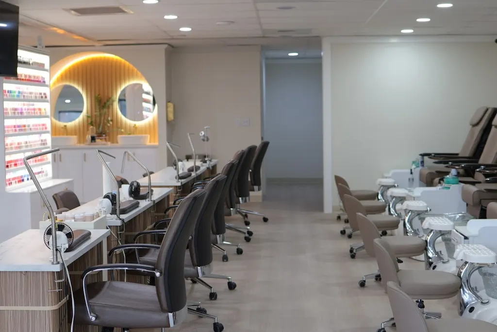 Nails Trix — Nail salon in Federal Way