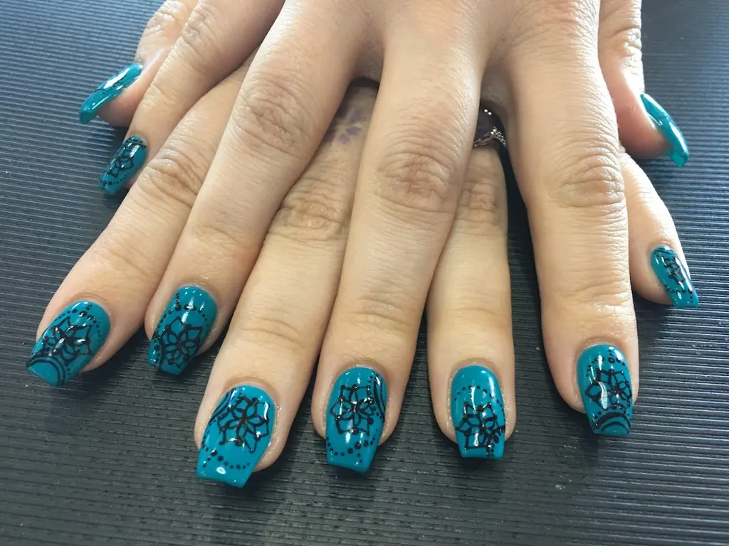 Hollygood Nails and Spa — Nail salon in Peoria