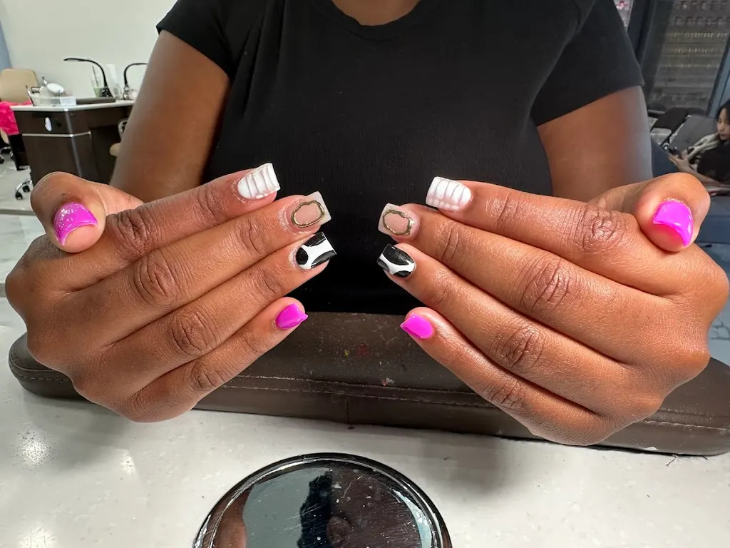 Queen Nails — Nail salon in Anderson