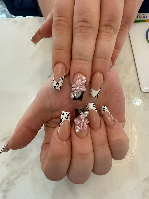 Pretty Nails Bar — Nail salon in Phoenix
