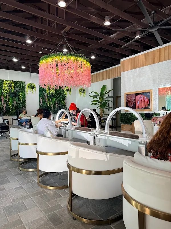 SET Nails GARDEN — Nail salon in Sugar Hill