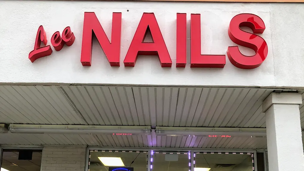 Lee Nails — Nail salon in Bayville