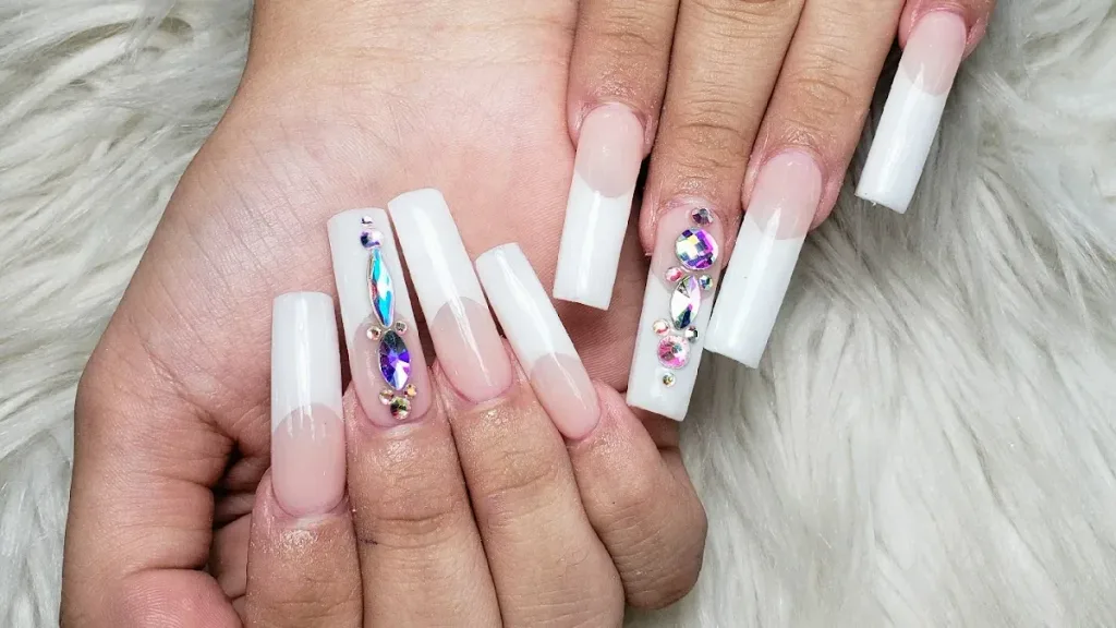Legacy Nails and Lashes — Nail salon in Elgin