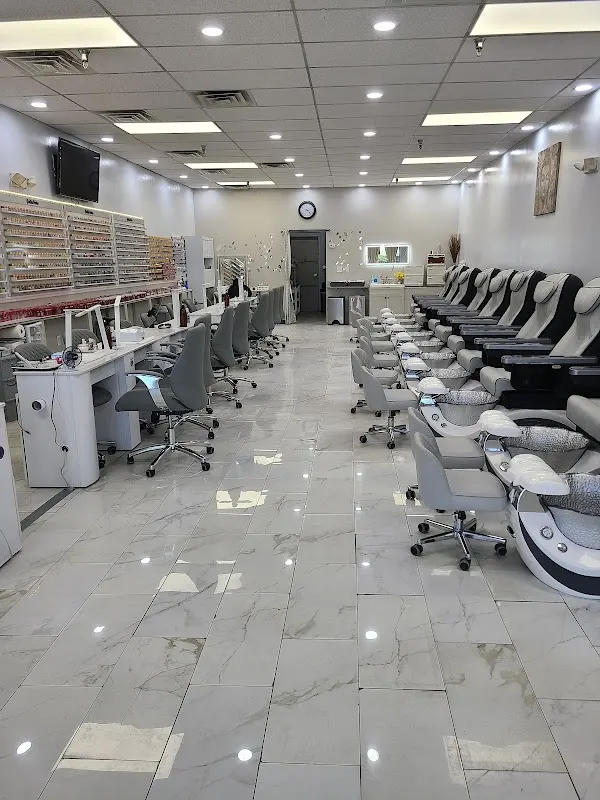Nails 910 — Nail salon in Lumberton