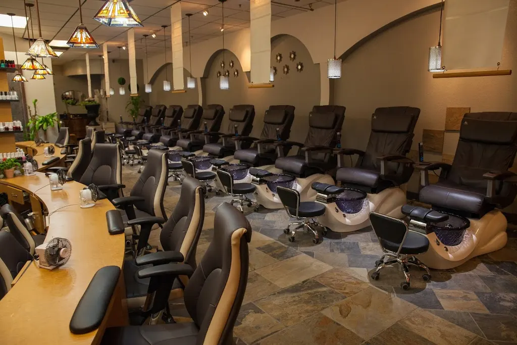 Lumi Nail Lounge — Nail salon in Orlando