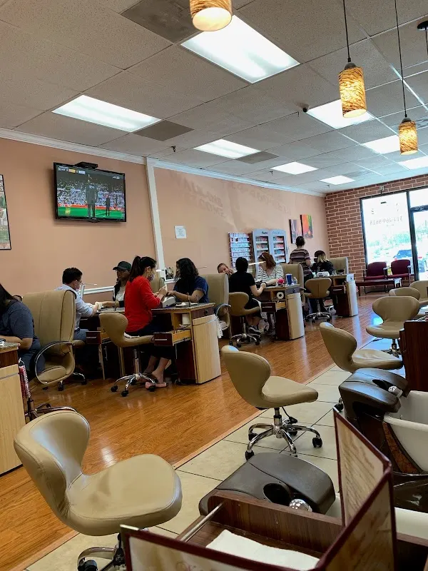 Dorsett Nails — Nail salon in Maryland Heights