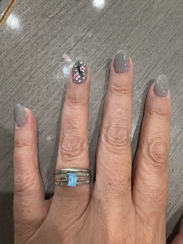 Studio Nails — Nail salon in Lafayette