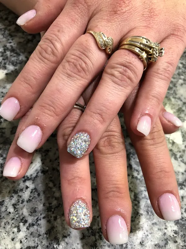 V Nails — Nail salon in Covington