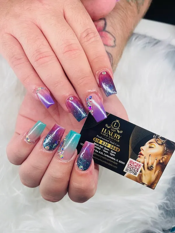 Luxury Nails and Bar — Nail salon in Carbondale