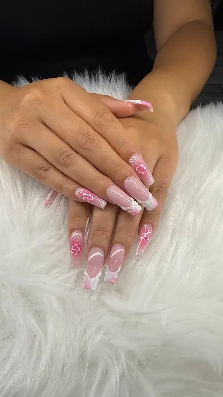 Divine Nails LLC — Nail salon in Glendale