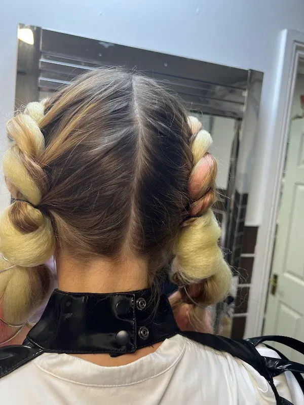 3D — Hairdresser in London