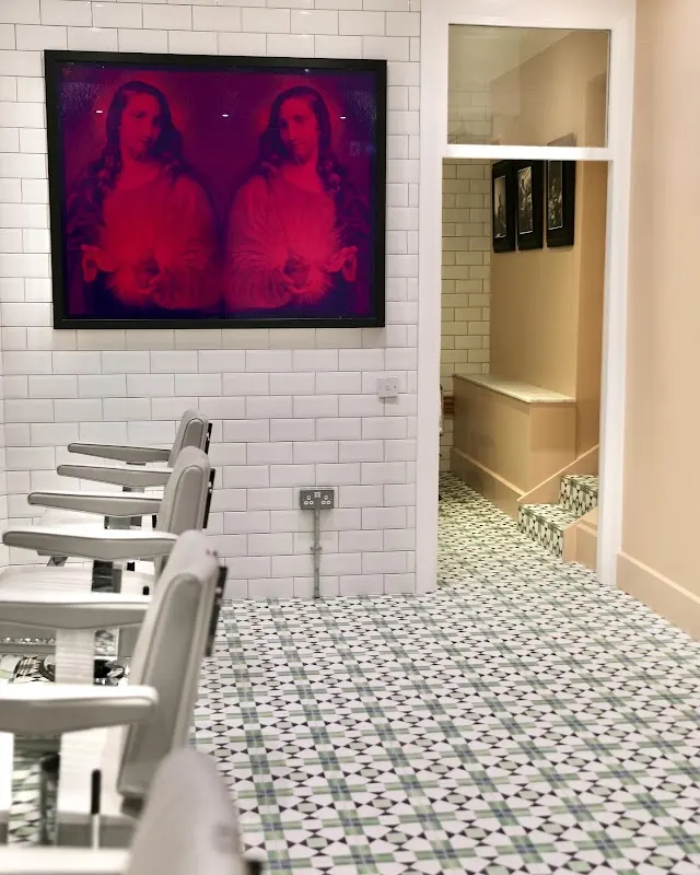 Woolf Kings X — Hairdresser in London