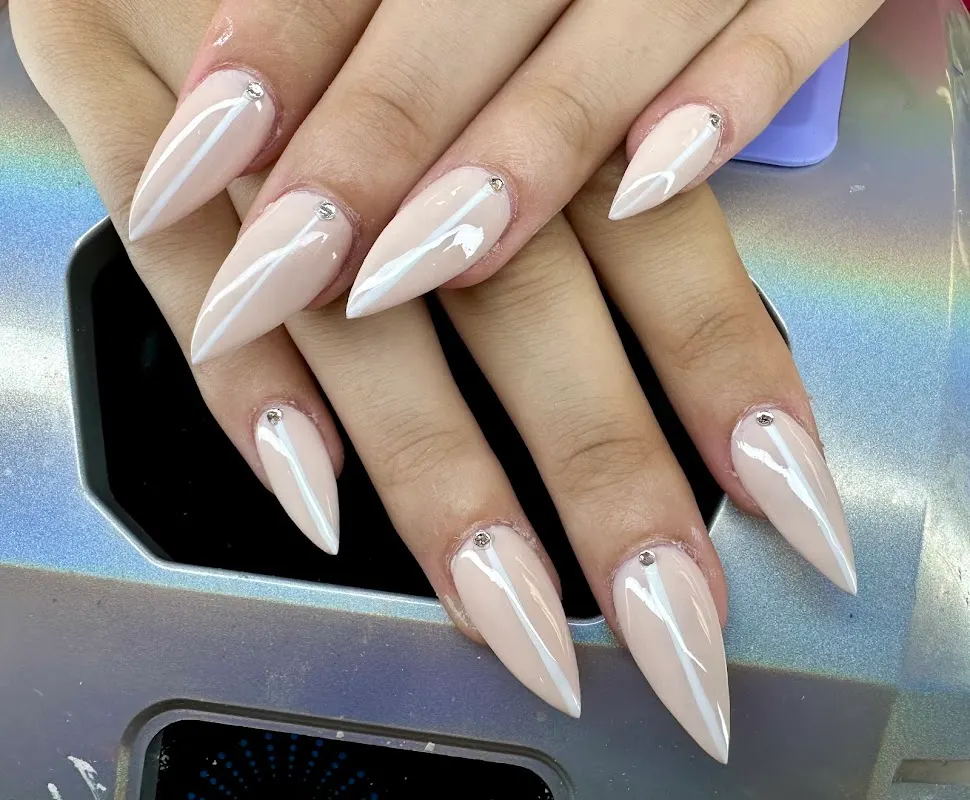 R&R Nail Spa — Nail salon in Chehalis