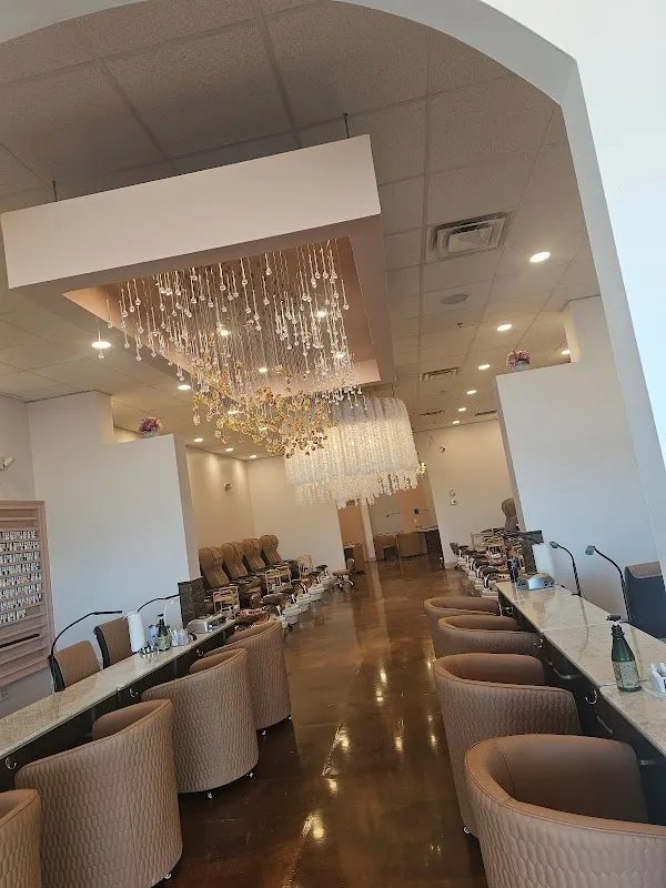 Nails-A-Holic — Nail salon in Parma