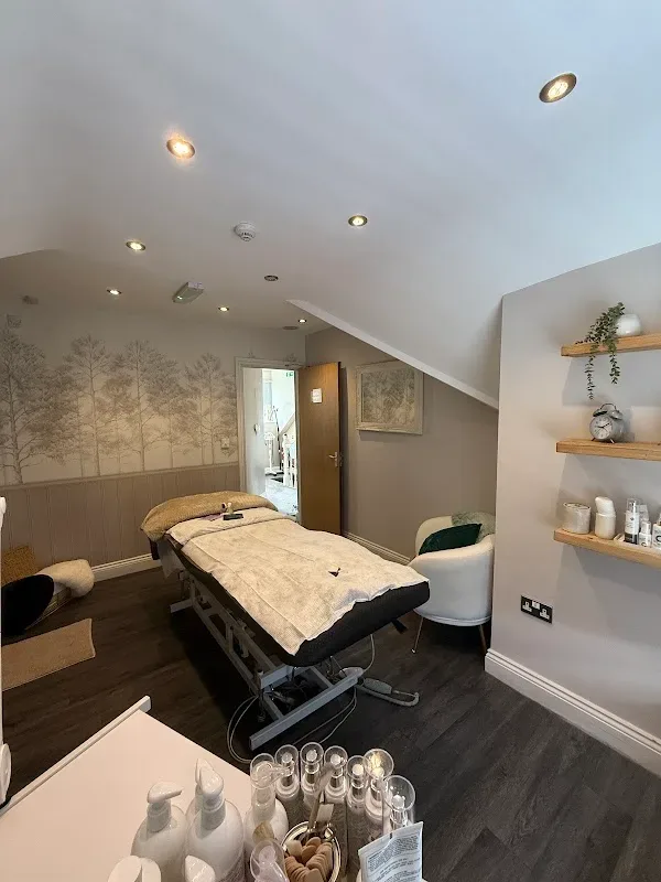 Bloomin Beautiful — Beauty Salon in Swindon