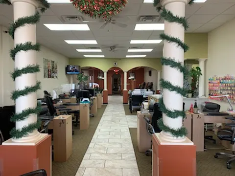 Modern Nails — Nail salon in Parma